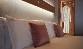 Arredmenti su misura per alberghi: dettaglio testata letto