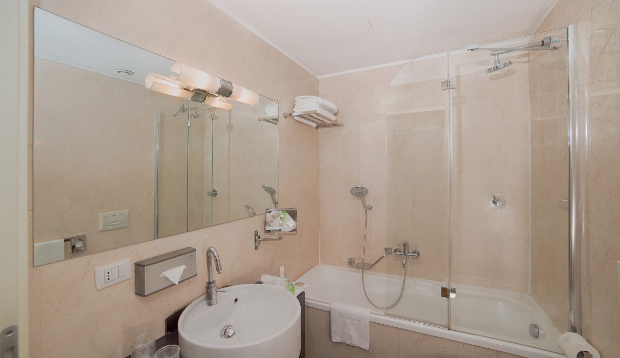 Arredamento su misura per alberghi : bagno