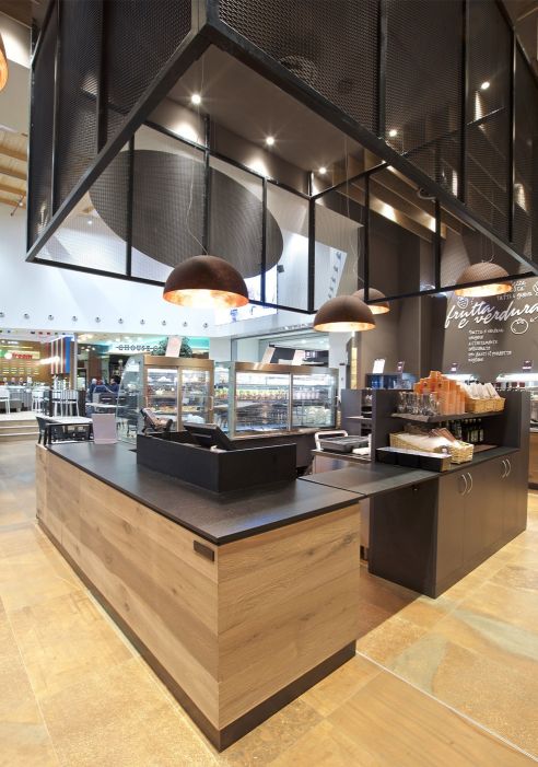 Arredamento su misura per ristoranti self : banco cassa