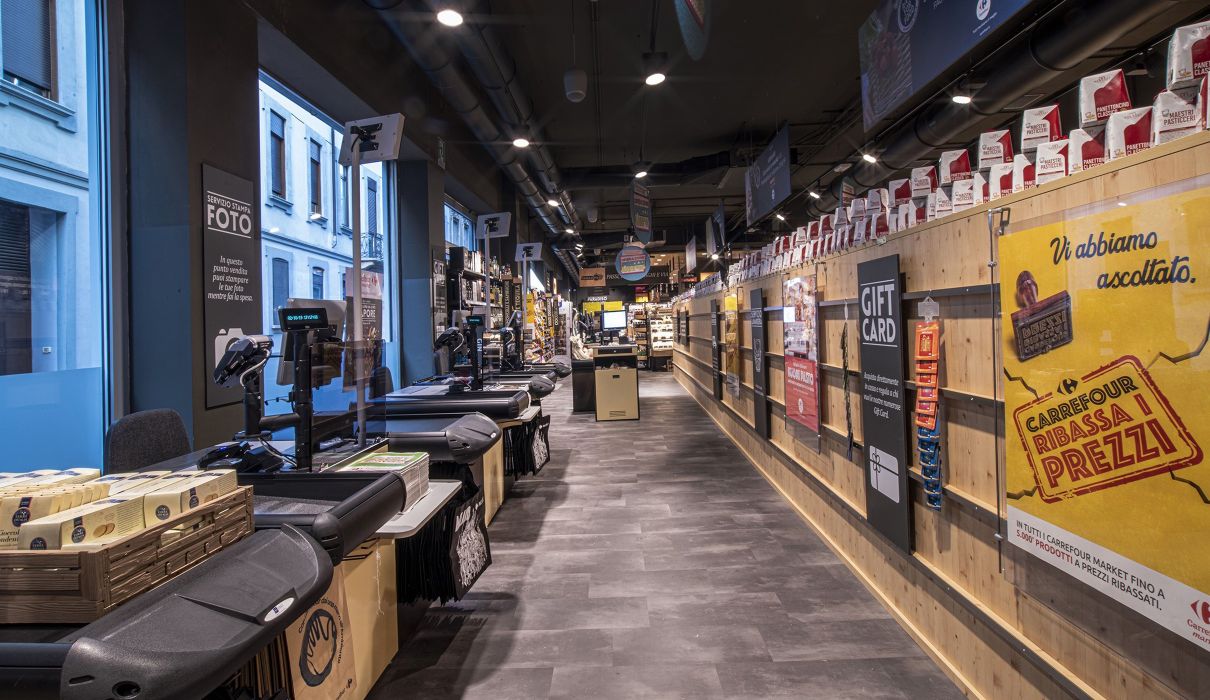 Arredamenti per locali pubblici, retail, minimarket : dettaglio zona casse