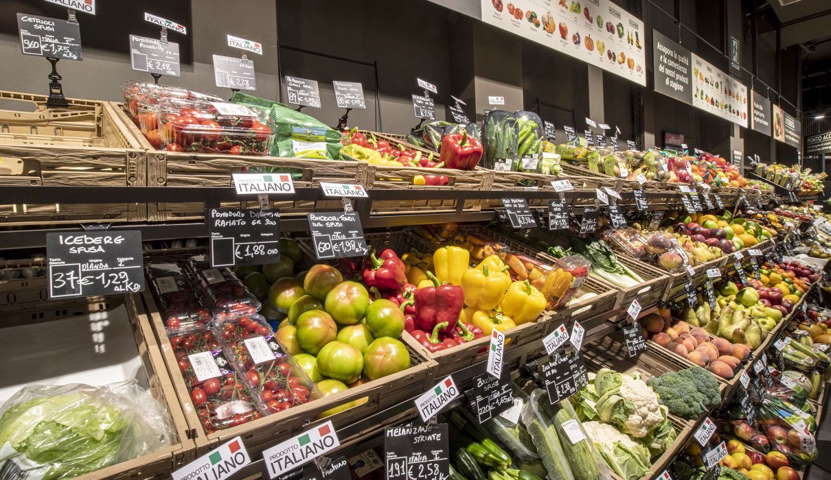 Arredamenti per locali pubblici, retail, minimarket : zona frutta e verdura