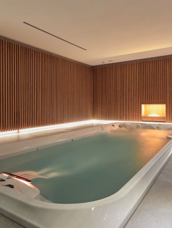 Arredamenti per alberghi: elementi su misura in legno per la SPA e zona wellness